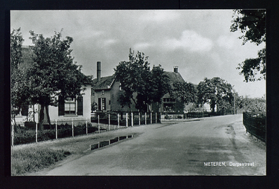 3154 Dorpsstraat In het midden het pand van bakker/kruidenier Ganzeman