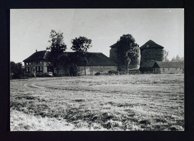 3187 Est Boerderij 'de Bergakker', van de familie C.de Wolf.