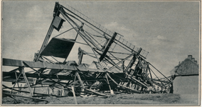 96 Verwoesting laadbrug van de steenfabriek door een windhoos (cycloon)