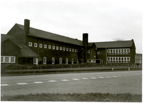 131 Voorgevel met entree HBS