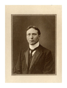 4-624 Portretfoto Hendrikus Cornelis de Jongh notaris van 1911-1937.