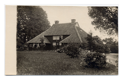 4-627 Huis De Paddestoel, die notaris Hoeflake liet bouwen op het terrein waar eens huize Naamrijk stond en dat bewoond ...