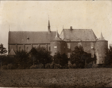 4-862 Klooster zusters Clarissen, kasteel Ammersoyen met kapel.