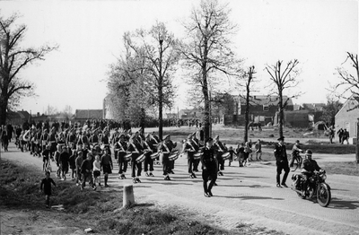 10-1010 Dodenherdinking 1946 met Prinses Irene Brigade