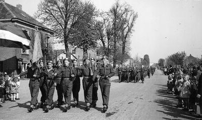 10-1011 Dodenherdinking 1946 met Prinses Irene Brigade