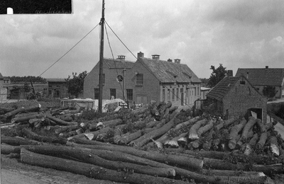 10-1072 Houtbewerking bij de fa. N. van Boekel en Zonen