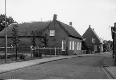 14-15035 Zicht richting centrum met aan linkerkant boerderij Van Staal.