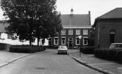 14-15065 Zicht op de splitsing De Hohorst / Kerkstraat met de voormalige pastorie van de katholieke parochie Sint ...