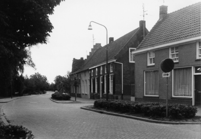 14-15072 Zicht vanaf het Mgr. Zwijsenplein ter hoogte van 'Huis Teisterband'.