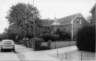 14-15081 Zicht op de Protestants Christelijke Lagere School, tegenwoordig is hier het Driels Museum gevestigd.