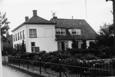 14-15083 Zicht vanaf het Mgr. Zwijsenplein aan het einde van de Teisterbandstraat.