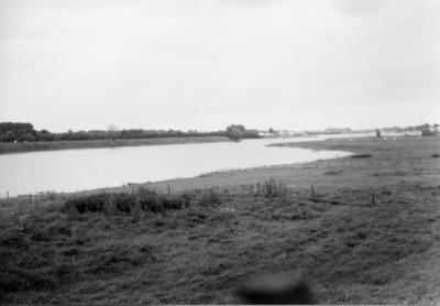 14-15107 Zicht richting Kerkdriel over de dode Maasarm.