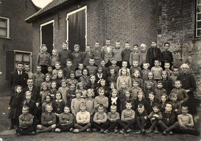 15-11 Schoolfoto: christelijke lagere school