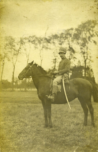 15-33 Koninginnedag, Hen Bragt te paard