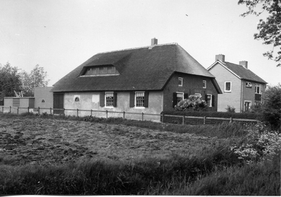 17-15020 Kerkstraat 18 op de voorgrond, daarachter Kerkstraat 16