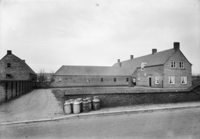 14-17042 Boerderij Kerkstraat, van architect Kuindersma te Hedel