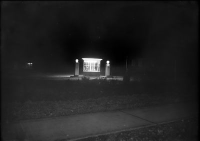 22-17155 Esso tankstation, Rijksweg 2, bij nacht