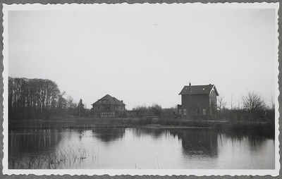 22-8280 Hoogwater in de buitengracht, zicht op de Sint Maartenskerk