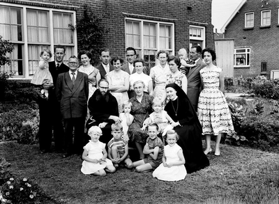 1100199 Familie. v. Wanrooy, Kerkstraat 148