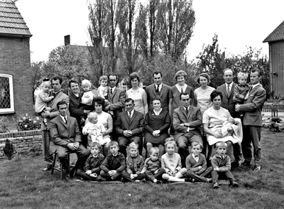 1100384 Familie. v. Namen, Teisterbandstraat 44