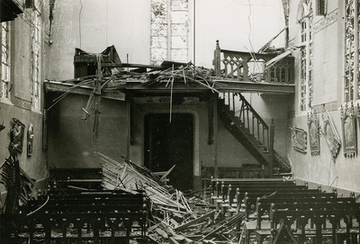 13-11 Door oorlog verwoest interieur rooms-katholieke kerk