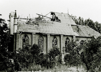 13-195 Door oorlog verwoeste rooms-katholieke kerk