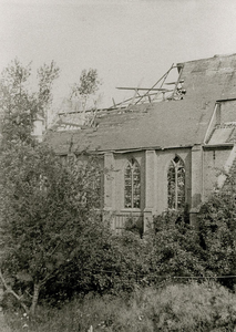 13-196 Door oorlog verwoeste rooms-katholieke kerk