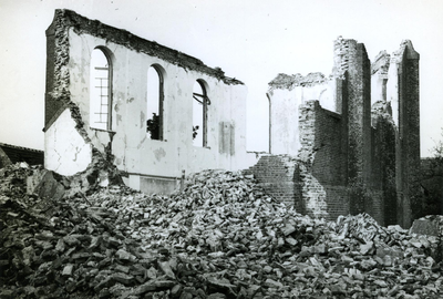 17-30 Door oorlog verwoeste hervormde kerk