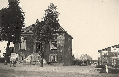 10-76 Noodherstel door oorlog beschadigd gemeentehuis