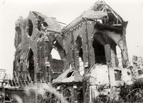 10-89 Door oorlog verwoeste rooms-katholieke kerk. 432-22