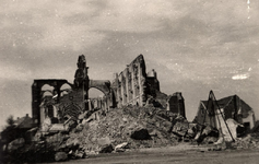 4-7 Door oorlog verwoeste rooms-katholieke kerk