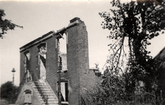 4-9 Door oorlog verwoest gemeentehuis