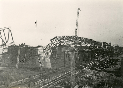 22-8201 Herstel van de door oorlog verwoeste spoorbrug