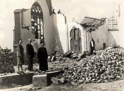 20-236 Sloop van de door oorlog zwaar beschadigde rooms-katholieke kerk
