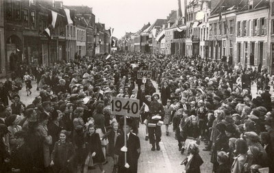 22-8216 Optocht ter gelegenheid van de bevrijding