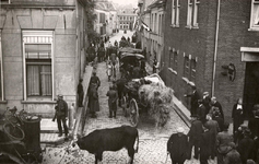 22-8212 Aftocht Duitse soldaten te Zaltbommel omstreeks de bevrijding