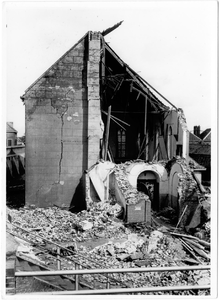 9-470 Oorlogsschade hervormde kerk, opgeblazen kerktoren