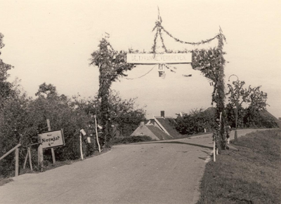 9-477 Erebogen en feestelijkheden bevrijding