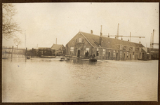 22-8234 Watersnood. Scheepswerf onder water