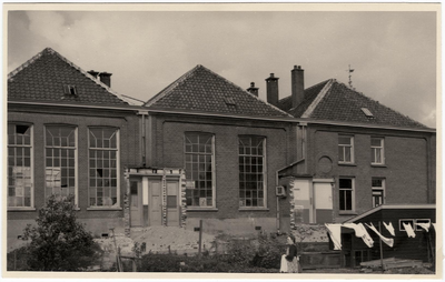 9-485 Verbouw oude school tot dorpshuis, zijaanzicht. Aannemer D. van Mameren uit Geldermalsen