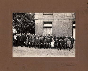 21-446 Groepsfoto van de familie Van der Schans