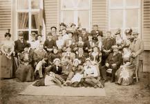 6-738 Groepsportret ter gelegenheid van het huwelijk van P.D. van Dam (1868-1945) en M.J. Versteeg (1876-1955)