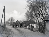 3-277 Langs de dijk , paard met kar op de dijk;SAB001102341