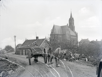 3-279 Werkzaamheden op de weg , op de achtergrond de katholieke kerk