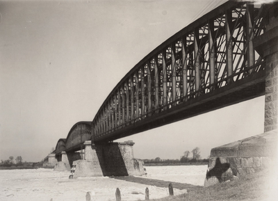 22-9170 Spoorbrug, de Waal is geheel dichtgevroren