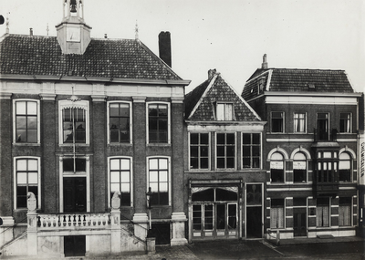 22-9191 Stadhuis (gemeentehuis) met stadskoffiehuis, tijdelijke dependance ambachtsschool in 1922-1923