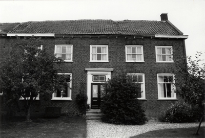 19-581 Kerkstraat 19, voorgevel huize Lievendaal. Voormalige boerderij.
