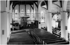 6-764 Interieur hervormde kerk met preekstoel