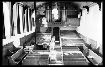 2-349 Hervormde kerk interieur met orgel