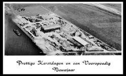 2-353 Luchtfoto Klinker Isolietfabriek. Op de foto is de Klinker-Isoliet al grotendeels afgebroken. Op de hal bij de ...